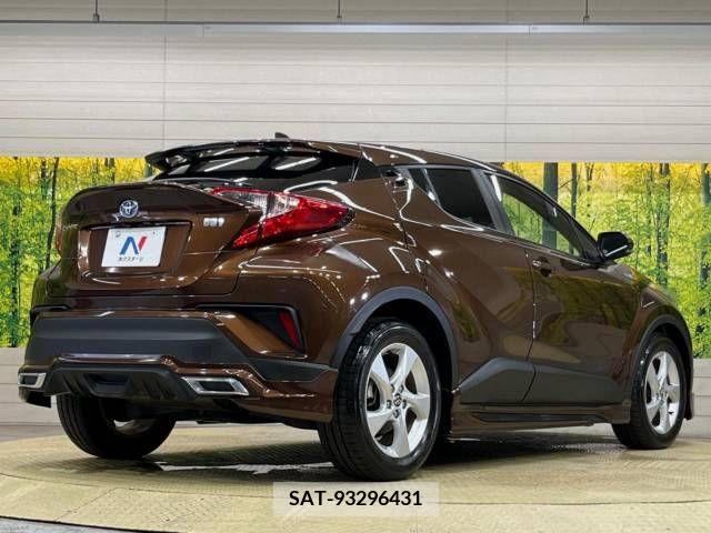 Toyota C-HR 2016-12 348677-17