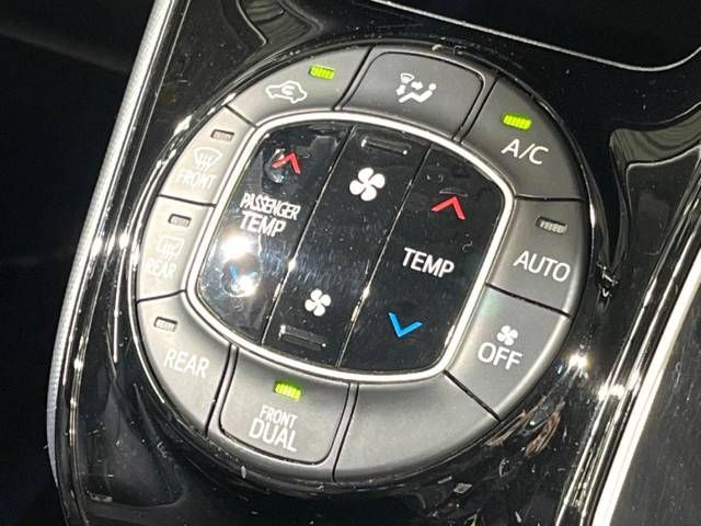 Toyota VOXY 2017-03 192663-9