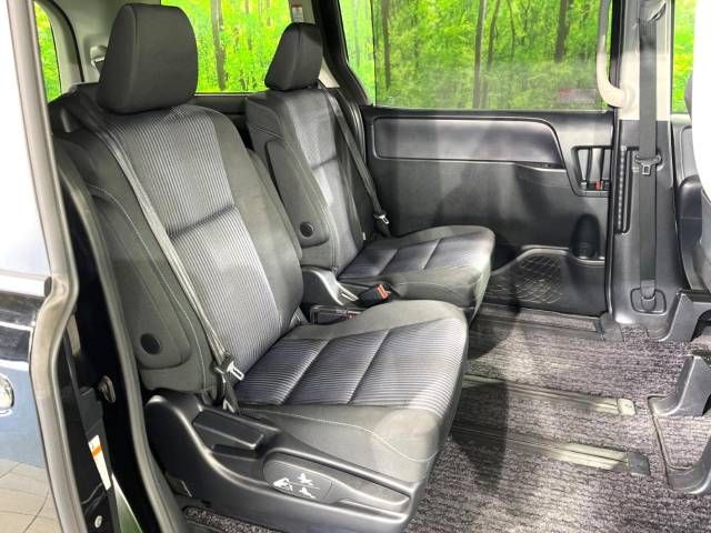 Toyota VOXY 2017-03 192663-11