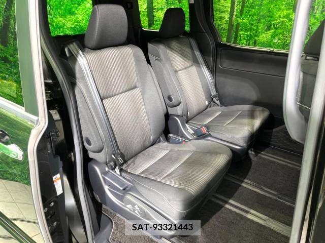 Toyota VOXY 2017-12 289130-9