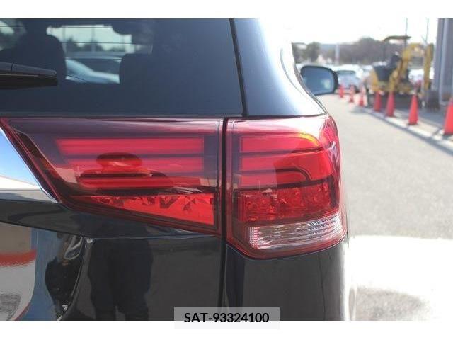 Mitsubishi OUTLANDER PHEV 2018-10 220358-10