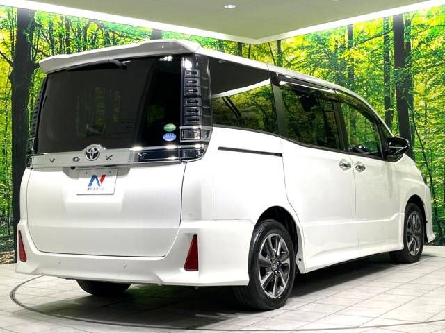 Toyota VOXY 2020-01 21696-18
