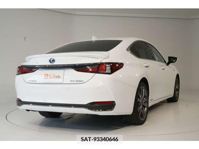 Lexus ES 2021-05 353969-4