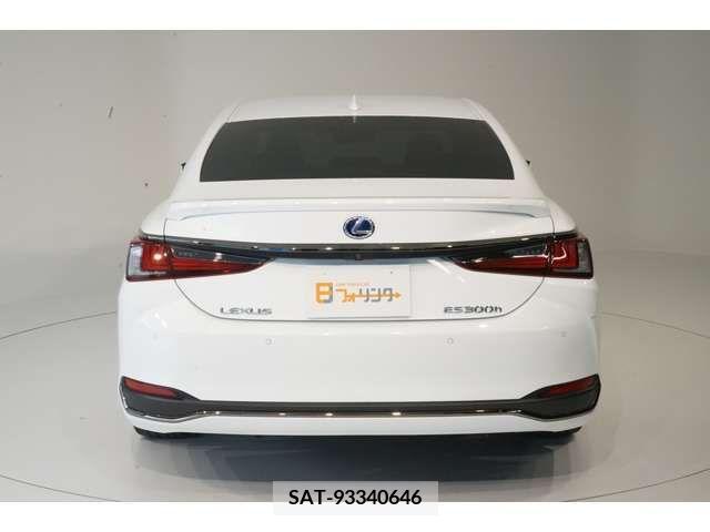 Lexus ES 2021-05 353969-3