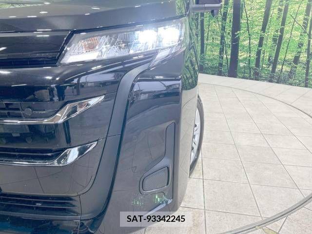 Toyota NOAH 2023-04 207044-13