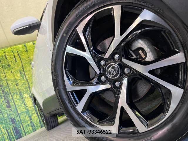 Toyota C-HR 2017-08 210640-13