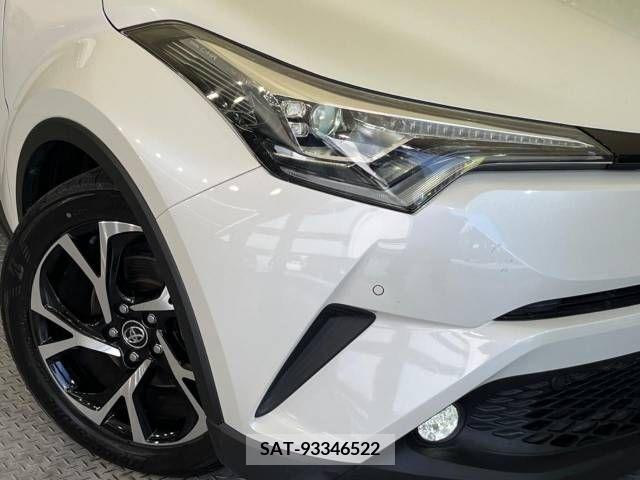 Toyota C-HR 2017-08 210640-12