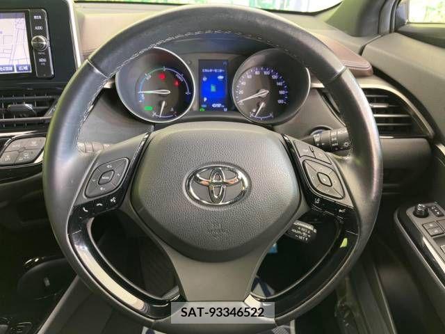 Toyota C-HR 2017-08 210640-11