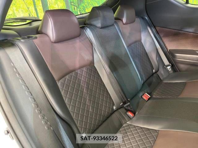 Toyota C-HR 2017-08 210640-9