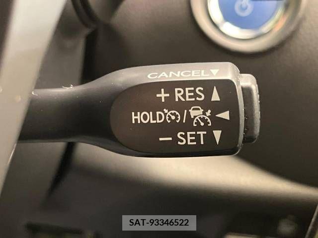 Toyota C-HR 2017-08 210640-5