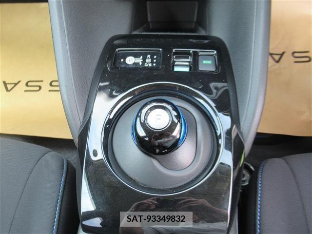 Nissan LEAF 2019-01 297891-10