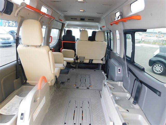 Nissan NV350 Caravan 2018-04 28784-28