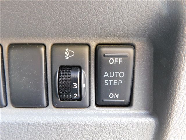 Nissan NV350 Caravan 2018-04 28784-25