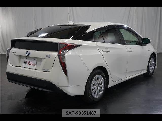 Toyota PRIUS 2017-06 366677-8