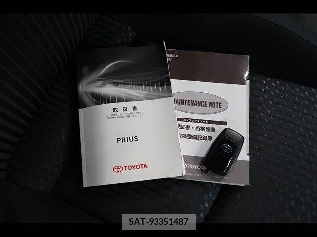 Toyota PRIUS 2017-06 366677-7
