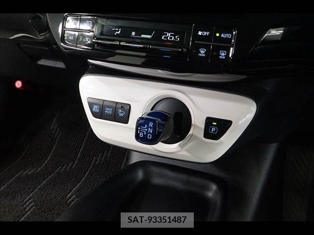 Toyota PRIUS 2017-06 366677-11