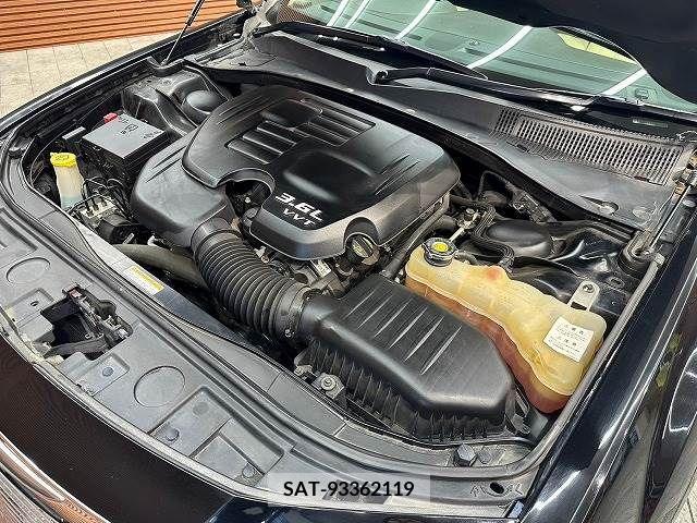 Chrysler 300 2015-02 377611-17