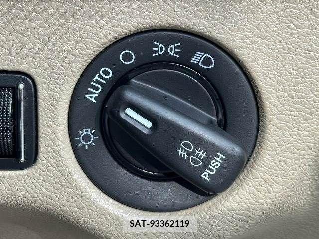 Chrysler 300 2015-02 377611-11