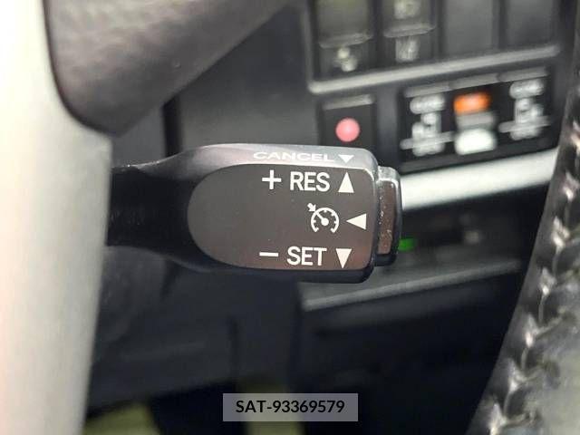 Toyota VOXY 2019-03 224929-6