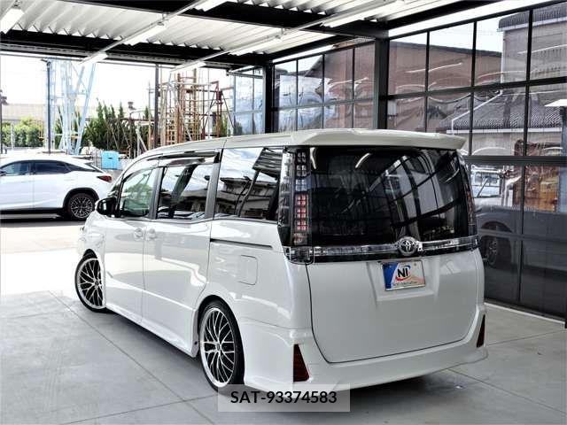 Toyota VOXY 2014-12 205391-13
