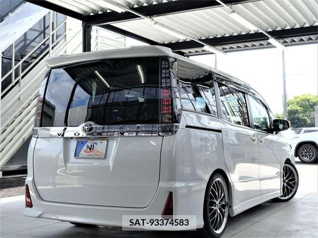 Toyota VOXY 2014-12 205391-7