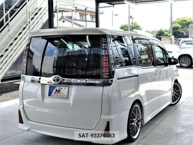 Toyota VOXY 2014-12 205391-6