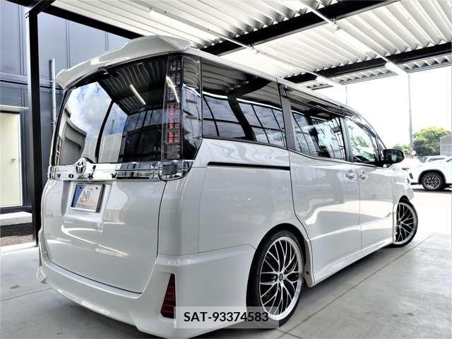 Toyota VOXY 2014-12 205391-5