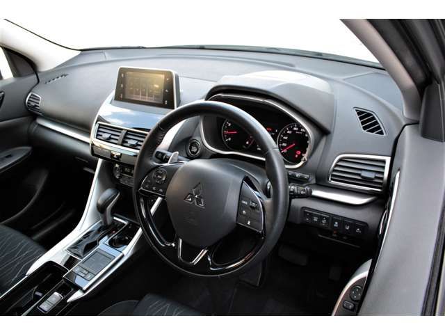 Mitsubishi ECLIPSE CROSS 2018-03 8946-9