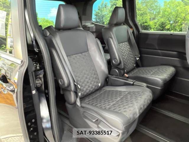 Toyota VOXY 2022-04 223459-8