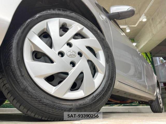 Toyota AQUA 2015-03 351739-12