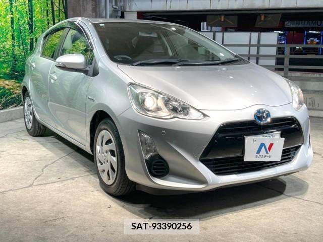 Toyota AQUA 2015-03 351739-11
