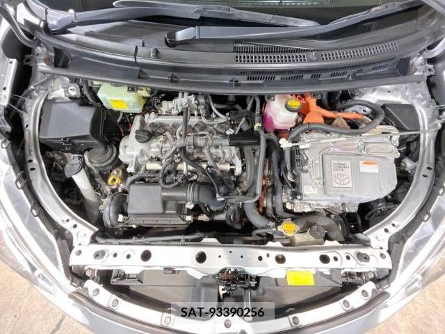 Toyota AQUA 2015-03 351739-17