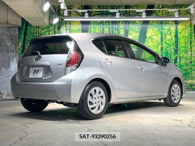 Toyota AQUA 2015-03 351739-15
