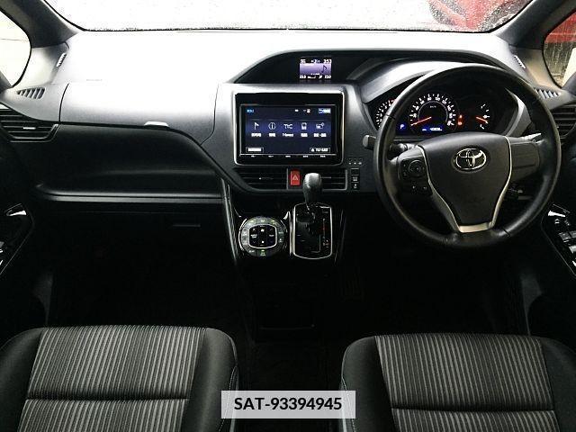 Toyota VOXY 2017-10 346390-1