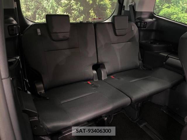 Toyota NOAH 2023-04 205850-11