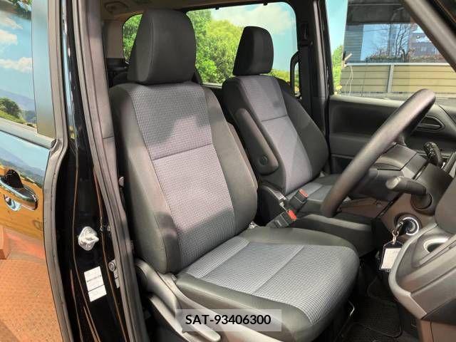 Toyota NOAH 2023-04 205850-9