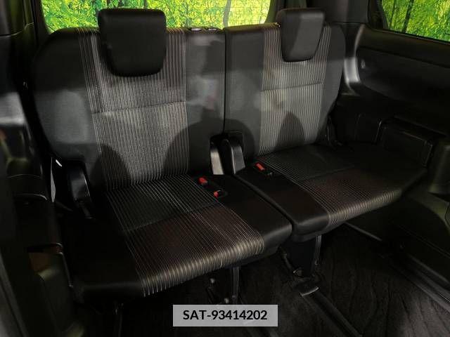 Toyota VOXY 2017-11 348005-10