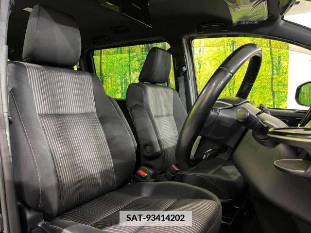 Toyota VOXY 2017-11 348005-8