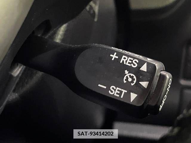 Toyota VOXY 2017-11 348005-7
