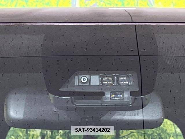 Toyota VOXY 2017-11 348005-5
