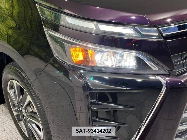 Toyota VOXY 2017-11 348005-13
