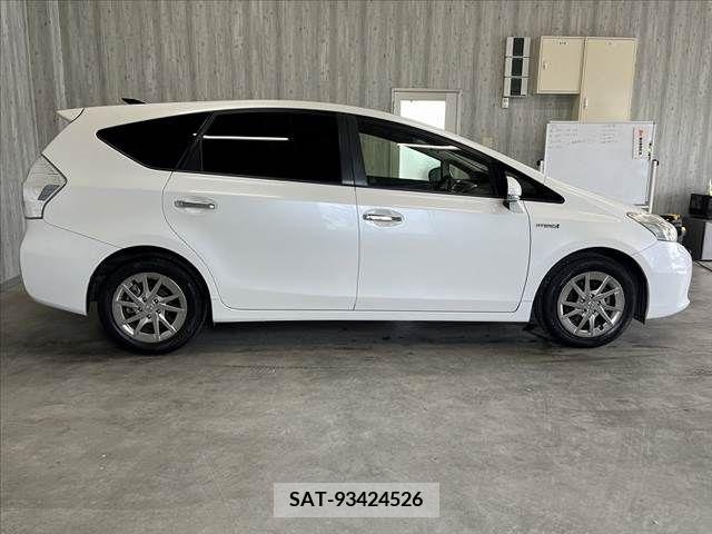 Toyota PRIUS ALPHA 2013-02 322218-9