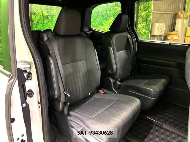 Toyota VOXY 2022-09 375502-11
