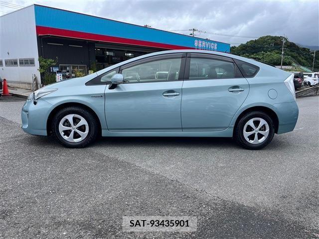 Toyota PRIUS 2013-08 328337-7