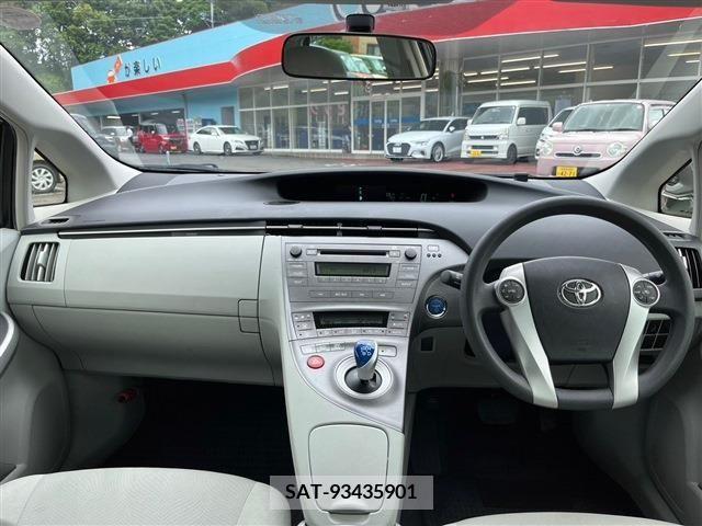 Toyota PRIUS 2013-08 328337-1