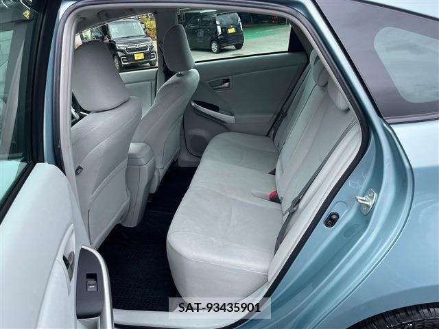 Toyota PRIUS 2013-08 328337-3