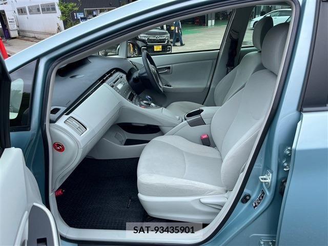 Toyota PRIUS 2013-08 328337-2