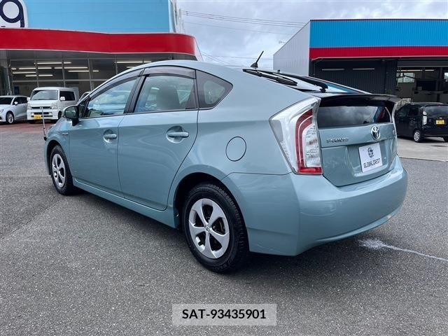 Toyota PRIUS 2013-08 328337-8