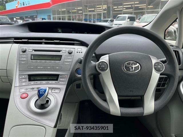 Toyota PRIUS 2013-08 328337-12