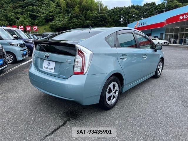 Toyota PRIUS 2013-08 328337-10